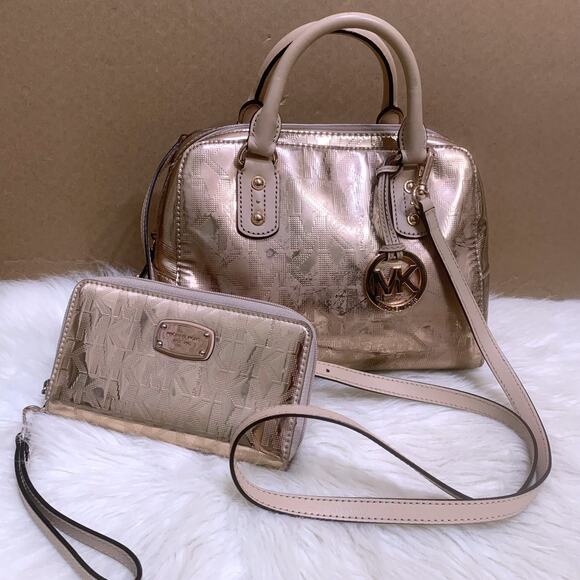 MICHAEL KORS Rose Gold Mirror Metallic Medium Size 7" Zip Around Wristlet Wallet - Picture 15 of 16